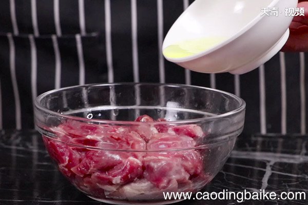葱爆羊肉丁的做法 羊肉怎么做好吃