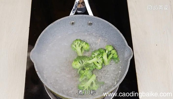 胡萝卜肉丁焖饭的做法 胡萝卜肉丁焖饭怎么做