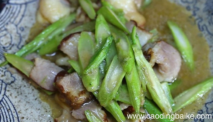 腊肉炒芥兰怎么做 腊肉炒芥兰的做法