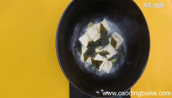 海带炖冻豆腐的做法 海带炖冻豆腐怎么做