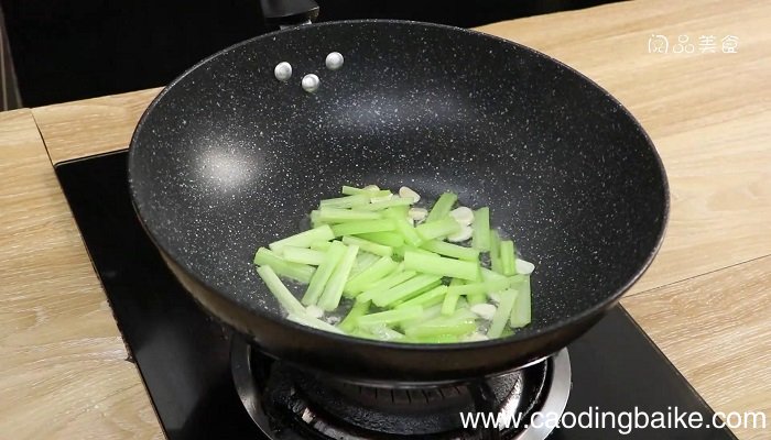 木瓜炒芹菜怎么做 木瓜炒芹菜做法