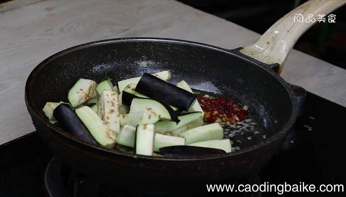 红烧蒜香茄子 红烧蒜香茄子的做法