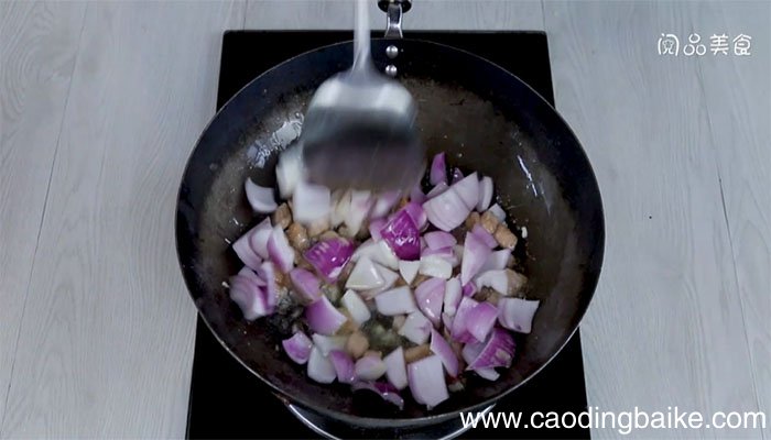 洋葱炒肉丁的做法 洋葱炒肉丁怎么做