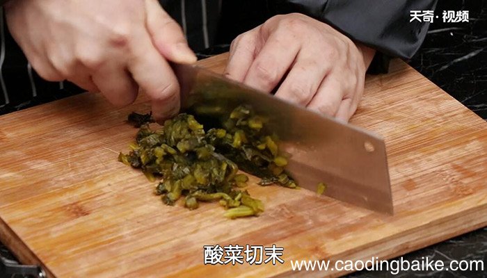 鲇鱼炖酸菜的做法 鲇鱼炖酸菜怎么做