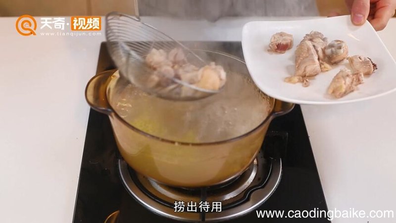 鸡腿炖土豆的做法