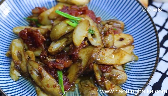 腊肠炒鸡腿菇 腊肠炒鸡腿菇的做法