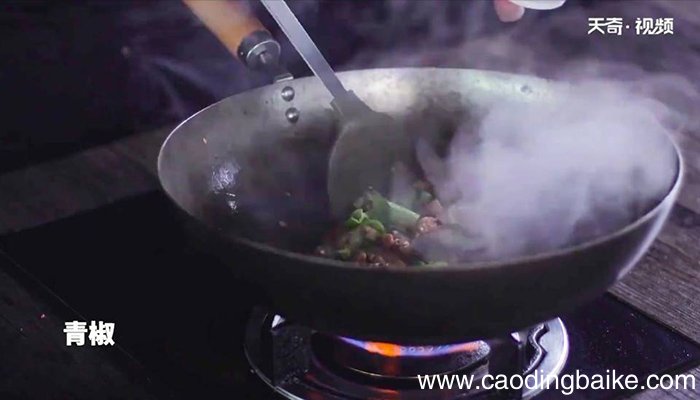 酸辣鸡丁怎么做 酸辣鸡丁