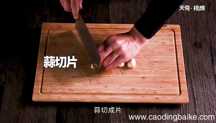 爆炒卤肥肠的做法 爆炒卤肥肠怎么做