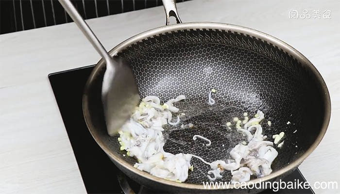 双椒炒墨鱼的做法 如何做双椒炒墨鱼