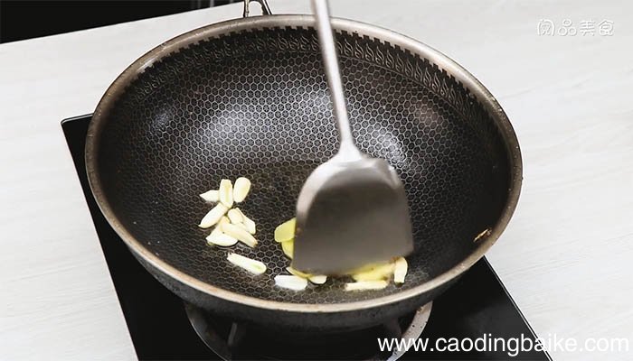 鱿鱼须焖排骨的做法 如何做鱿鱼须焖排骨