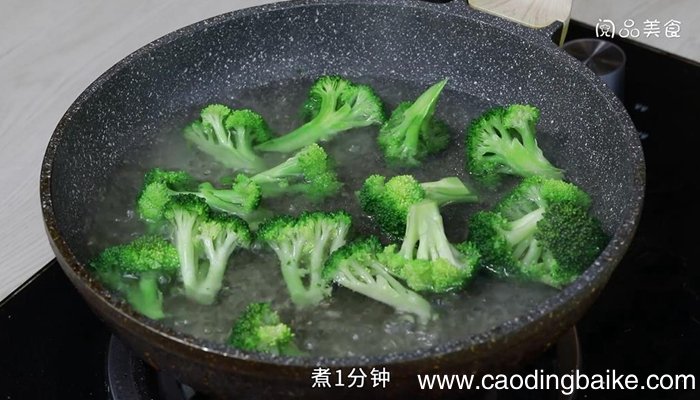 西兰花配蛋炒饭做法 西兰花配蛋炒饭怎么做