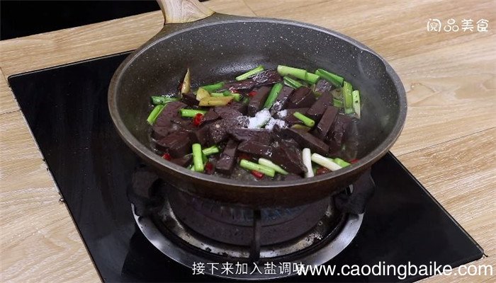 青蒜炒猪血怎么做， 青蒜炒猪血做法是什么