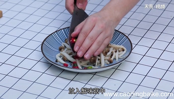 100大卡低脂双椒拌蘑菇怎么做 100大卡低脂双椒拌蘑菇的做法