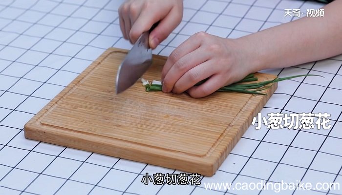 100大卡低脂双椒拌蘑菇怎么做 100大卡低脂双椒拌蘑菇的做法
