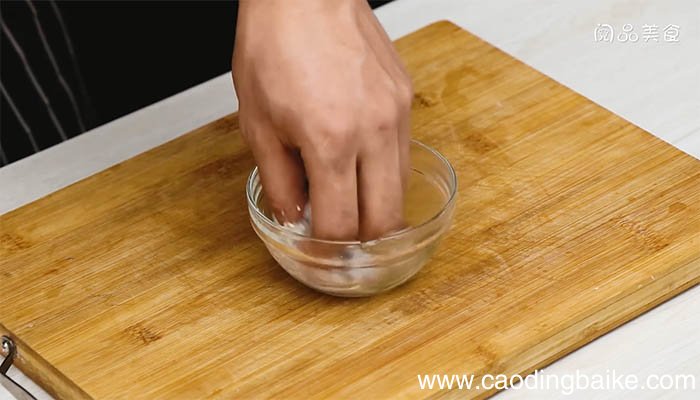 鲜虾墨鱼蒸豆腐的做法 怎么做鲜虾墨鱼蒸豆腐