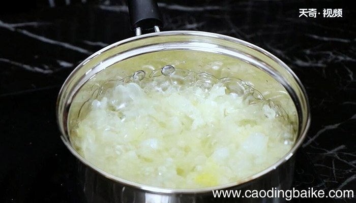 西米银耳羹的做法 西米银耳羹怎么做