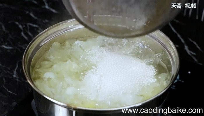 西米银耳羹的做法 西米银耳羹怎么做