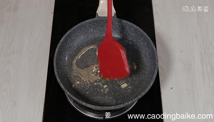 青椒爆猪皮的做法 青椒爆猪皮怎么做