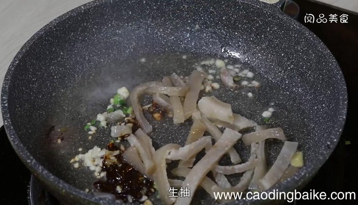 青椒爆猪皮的做法 青椒爆猪皮怎么做