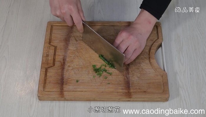 青椒爆猪皮的做法 青椒爆猪皮怎么做