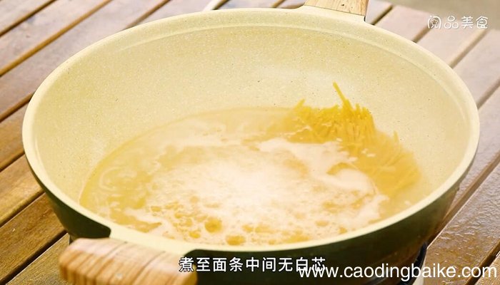 黑胡椒香肠意面的做法 黑胡椒香肠意面怎么做