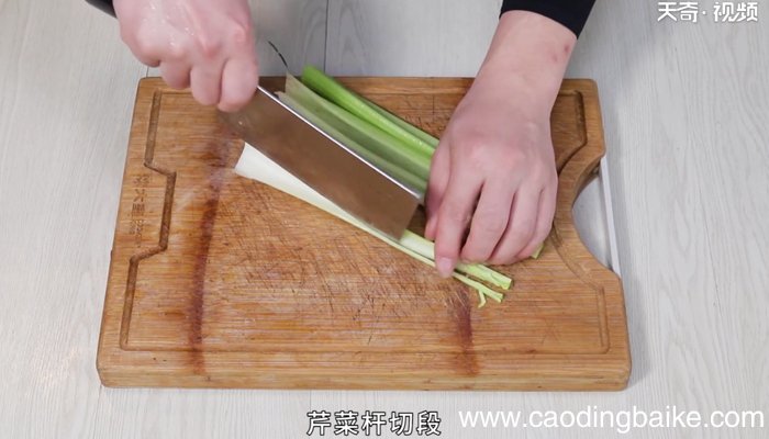 芹菜炒肉的做法 芹菜炒肉怎么做